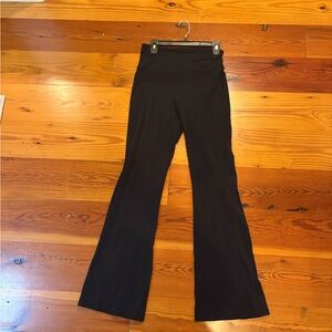 Lululemon Black Flared leggings SIZE8